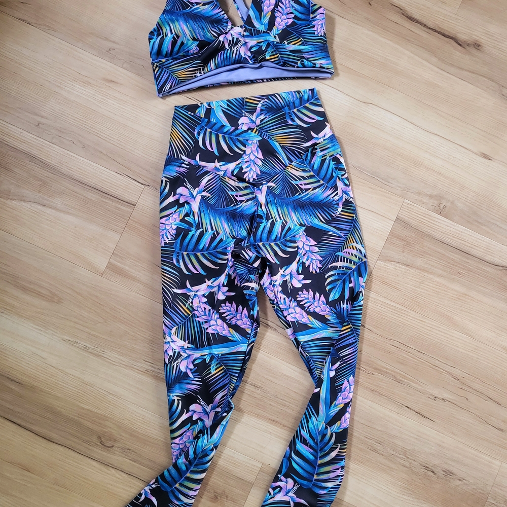 Lehua Lole: Tropical Leaf Print High-Waist Leggings and Top